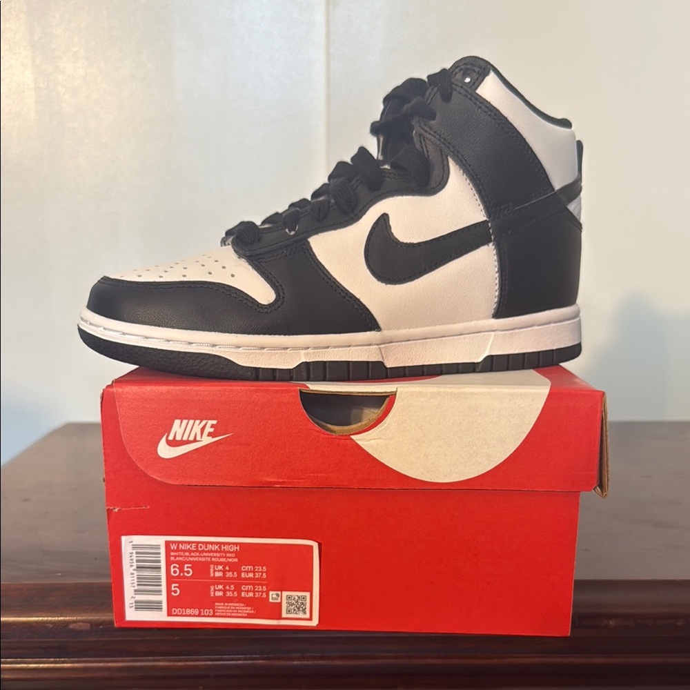 COPY - Nike Dunk High Black and White